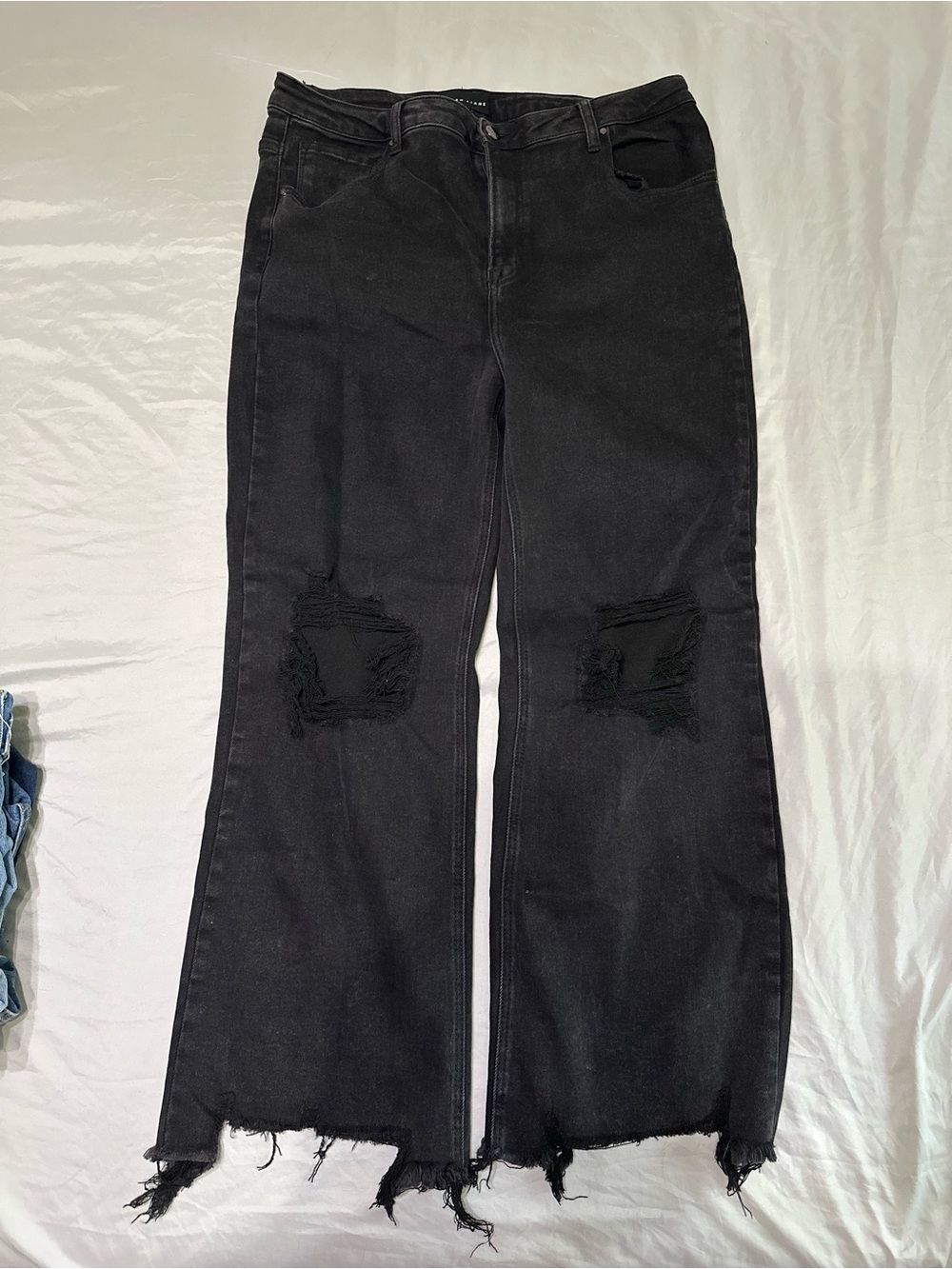 Black Distressed Wide-Leg Jeans - Flared High-Rise